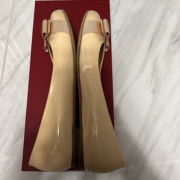 Salvadore Ferragamo Varina patent in New Bisque/Blush - Picture 4 of 6